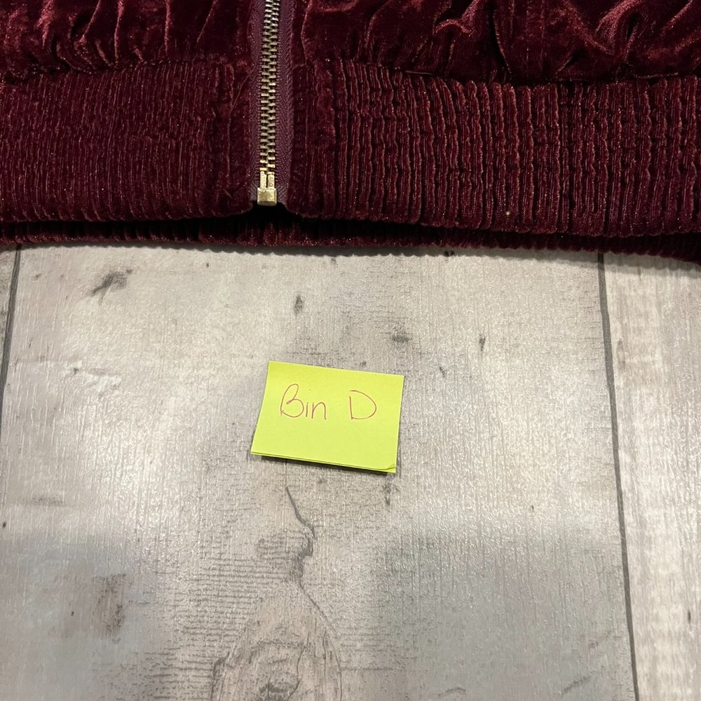 Burgundy velvet bomber jacket with embroidered rose Bin d - Picture 2 of 11